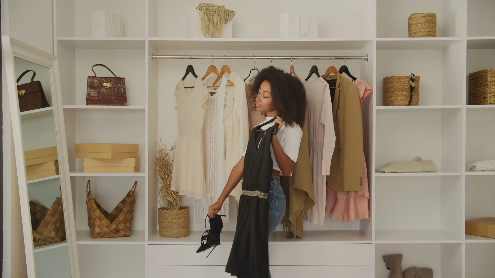 What To Check Before A Shoe Wardrobe That Works Across A Warm Season cover image